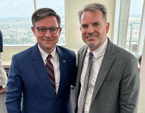FMC Chairman Louis E. Sola (Right) met Speaker of the U.S. House of Representatives Mike Johnson (Left) in New Orleans, April 24, 2025.