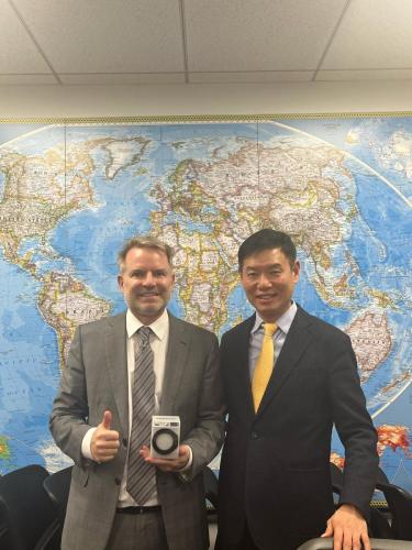 Chairman Louis Sola (Left) and Yoonie Joung (Right), President and CEO of Samsung Electronics North America.